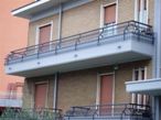 verniciatura parti in ferro e imbiancatura facciata con elastomur